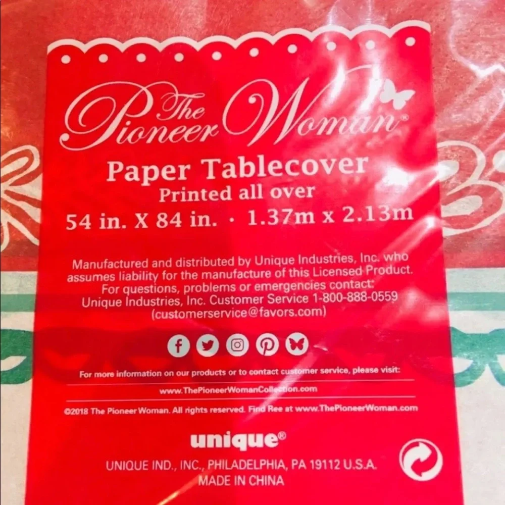 NWT Pioneer Woman White Christmas Table Cloth Disposable Party Decoration Holly